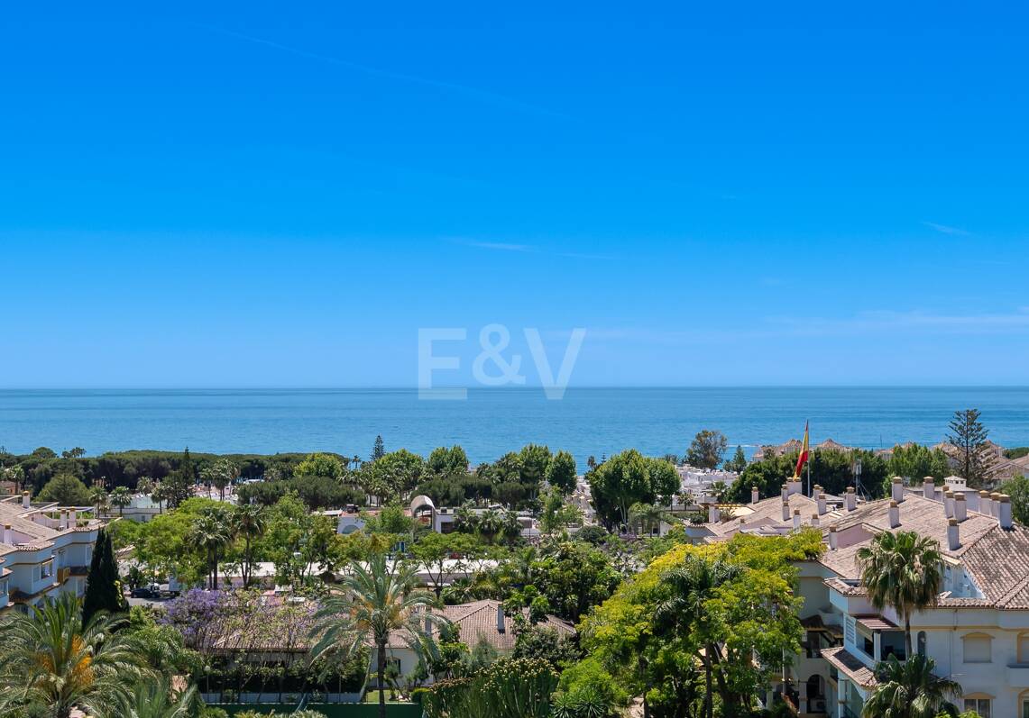 Außergewöhnliches Duplex-Penthouse mit spektakulärem Meerblick an der Goldenen Meile