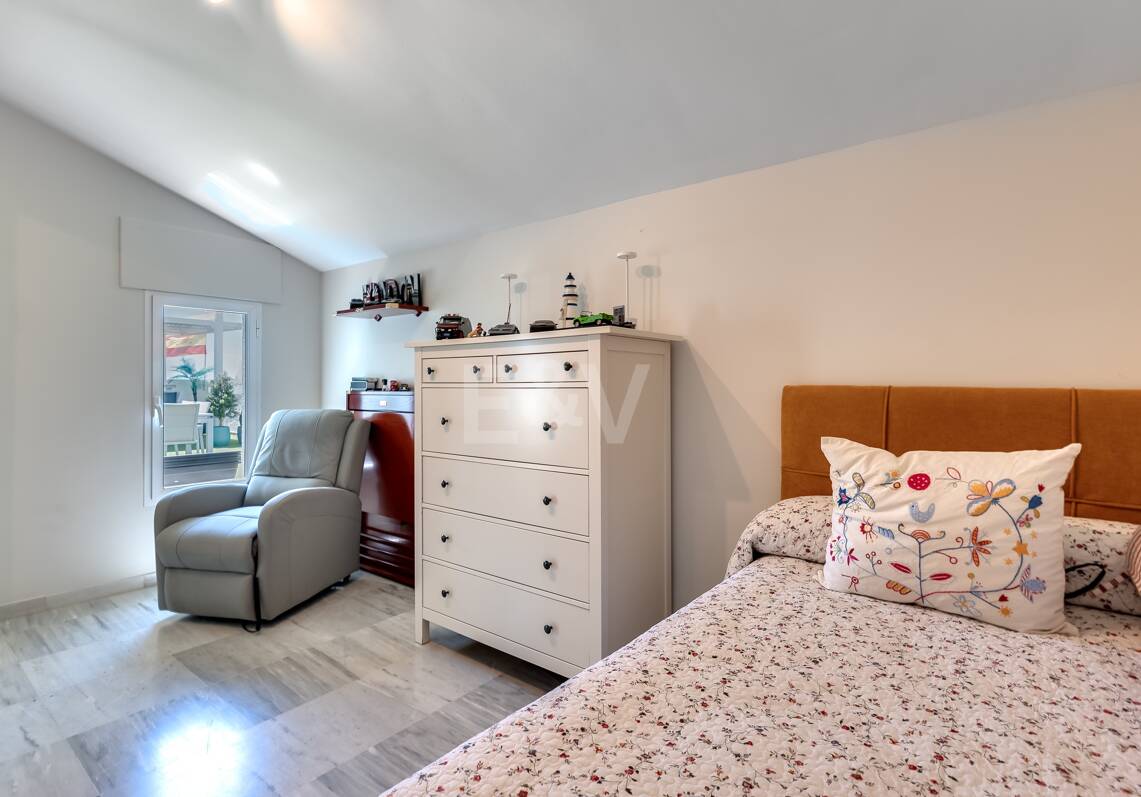 Außergewöhnliches Duplex-Penthouse mit spektakulärem Meerblick an der Goldenen Meile