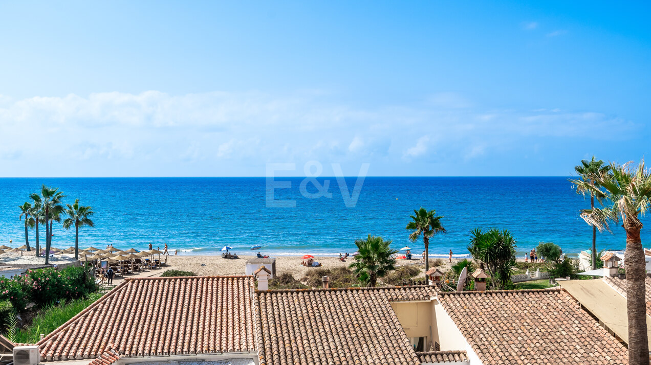 Wunderschöne Villa am Strand in Elviria