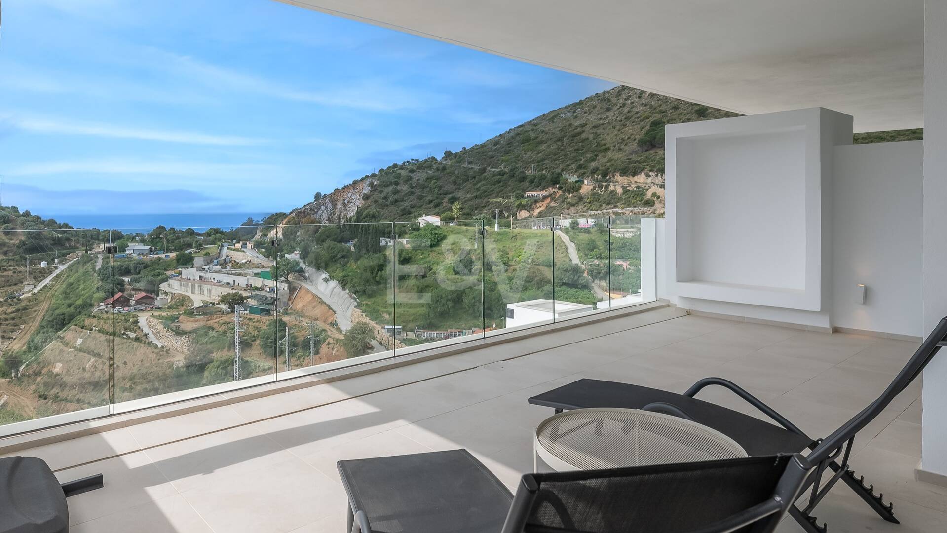 Best Priced Apartment in Palo Alto with Panoramic Sea Views