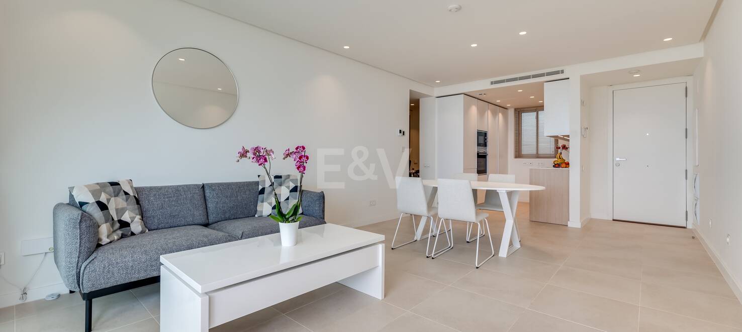 Best Priced Apartment in Palo Alto with Panoramic Sea Views