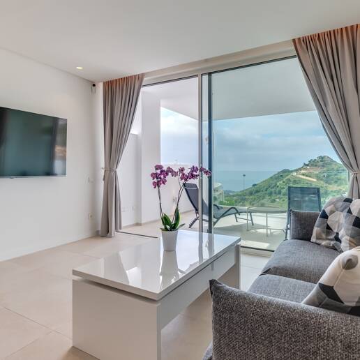 Best Priced Apartment in Palo Alto with Panoramic Sea Views