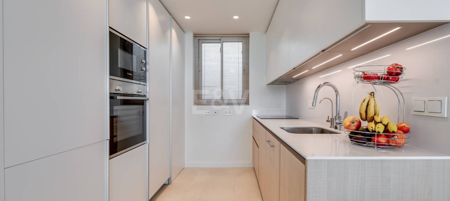 Best Priced Apartment in Palo Alto with Panoramic Sea Views