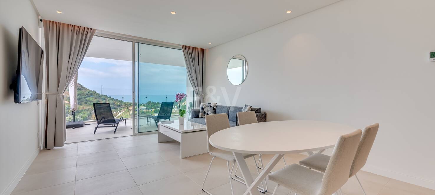 Best Priced Apartment in Palo Alto with Panoramic Sea Views