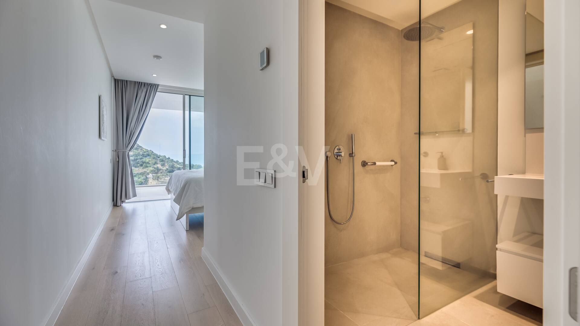 Best Priced Apartment in Palo Alto with Panoramic Sea Views