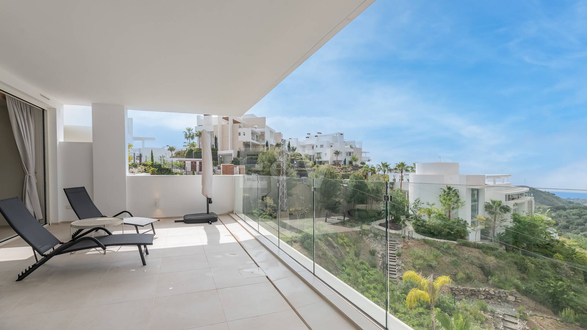 Best Priced Apartment in Palo Alto with Panoramic Sea Views