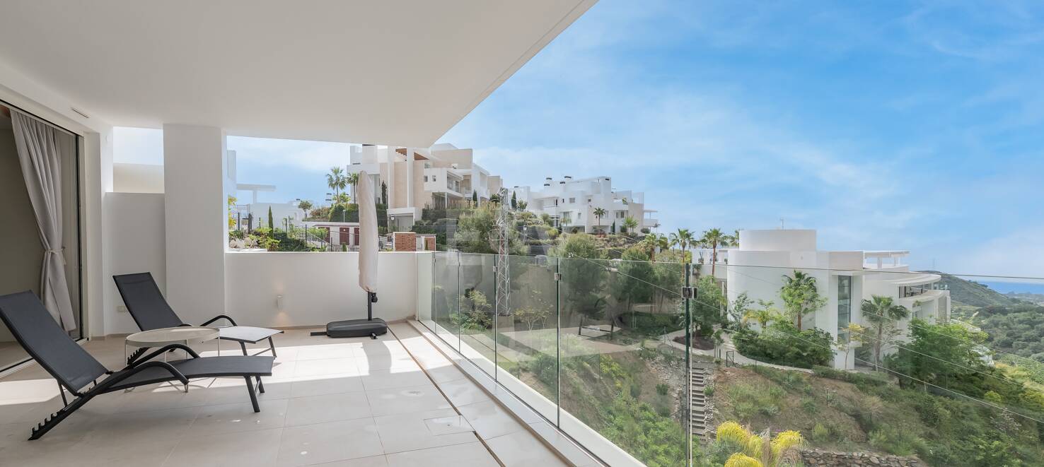 Best Priced Apartment in Palo Alto with Panoramic Sea Views