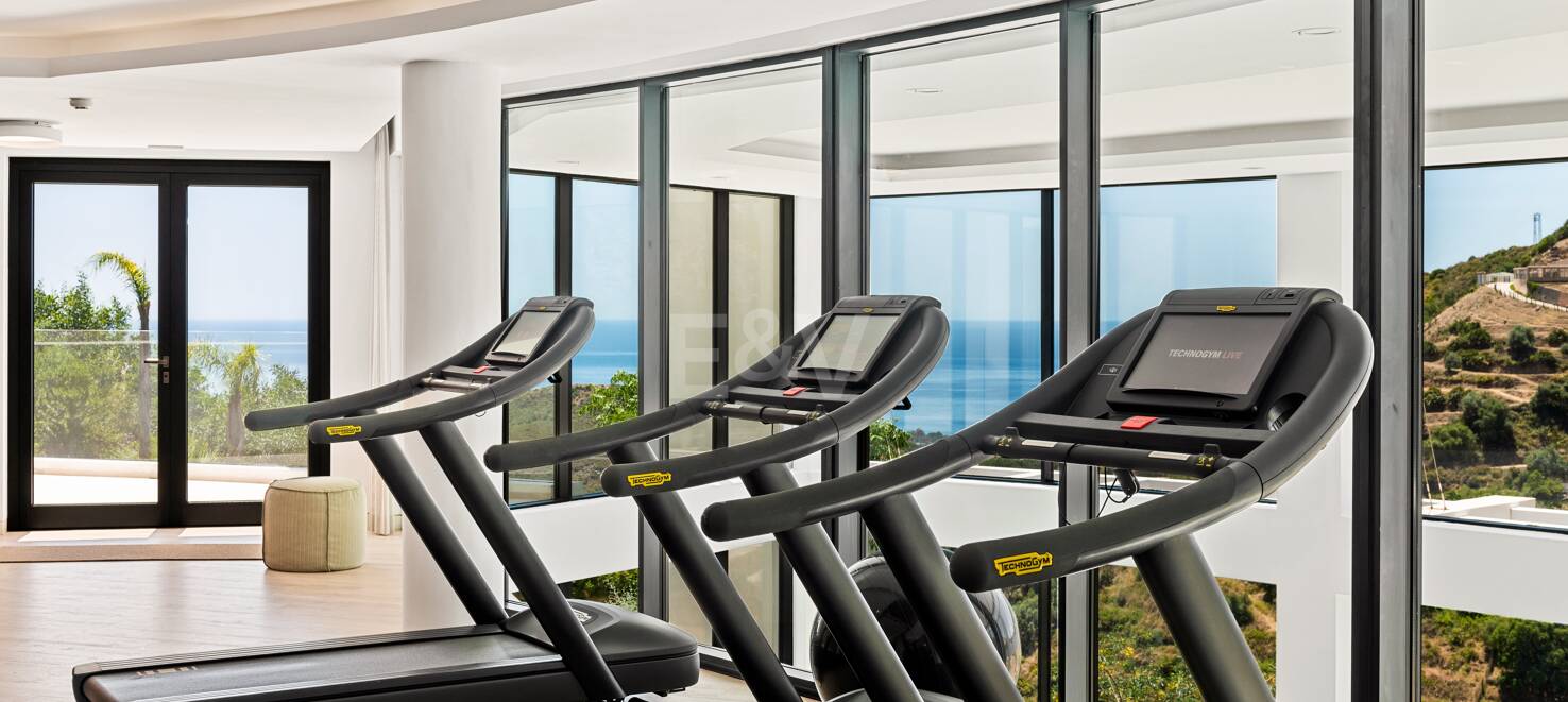 Best Priced Apartment in Palo Alto with Panoramic Sea Views