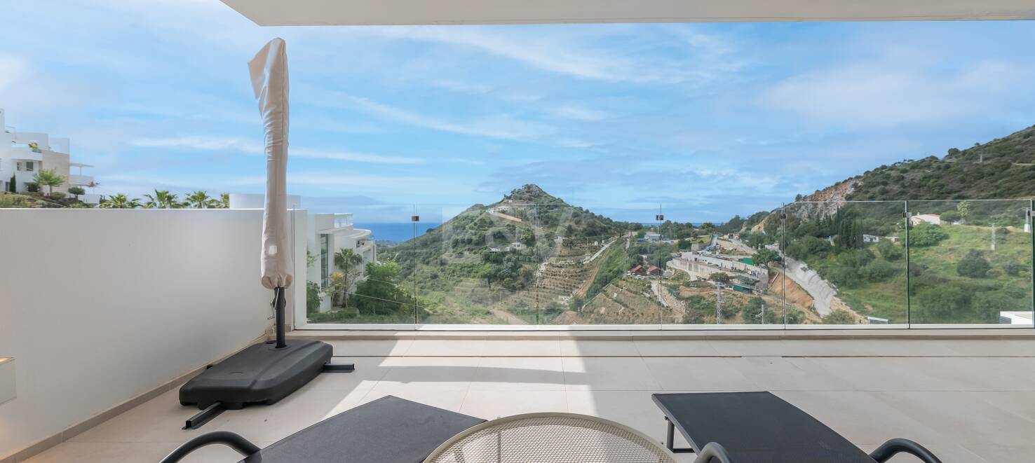 Best Priced Apartment in Palo Alto with Panoramic Sea Views