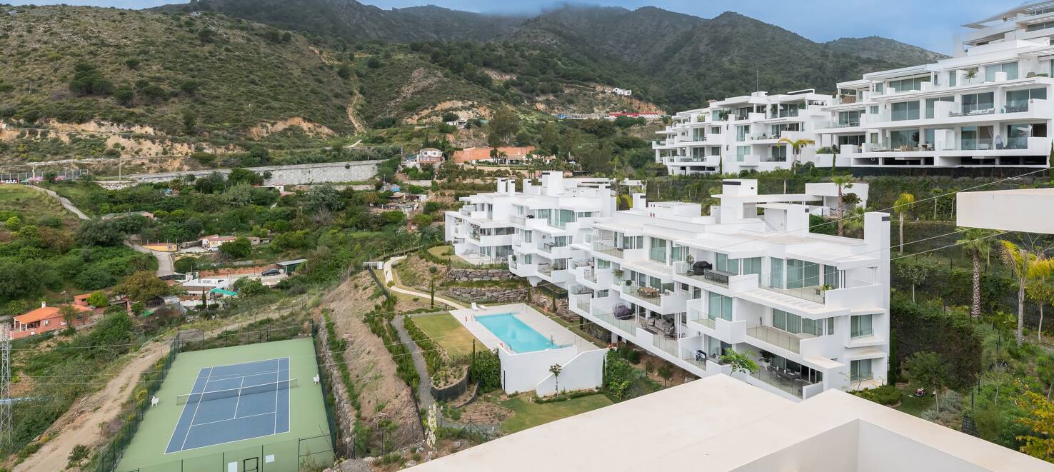 Best Priced Apartment in Palo Alto with Panoramic Sea Views