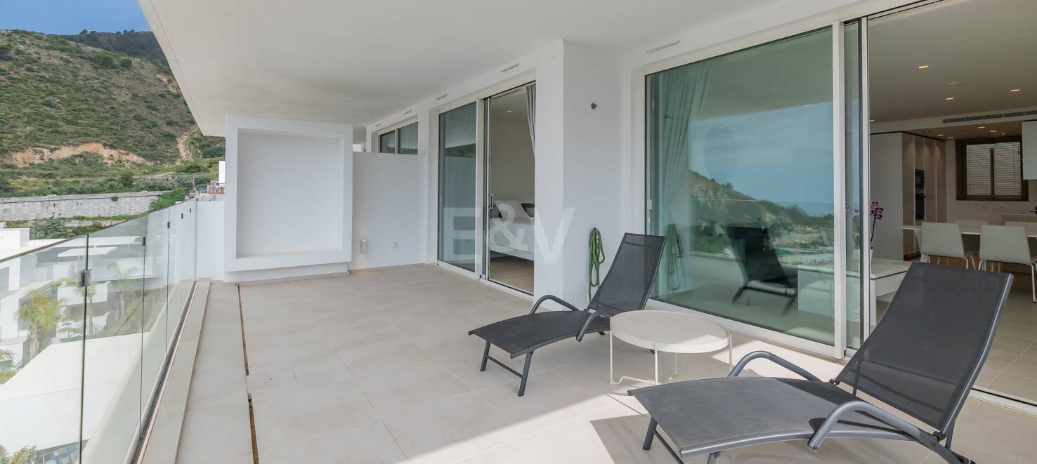 Best Priced Apartment in Palo Alto with Panoramic Sea Views