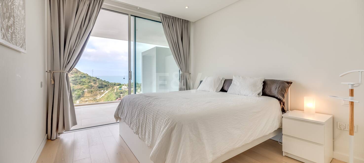 Best Priced Apartment in Palo Alto with Panoramic Sea Views