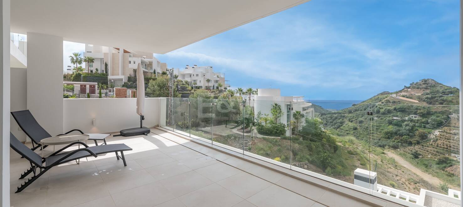 Best Priced Apartment in Palo Alto with Panoramic Sea Views