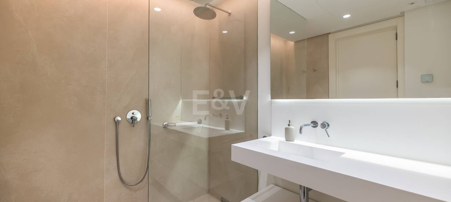Best Priced Apartment in Palo Alto with Panoramic Sea Views
