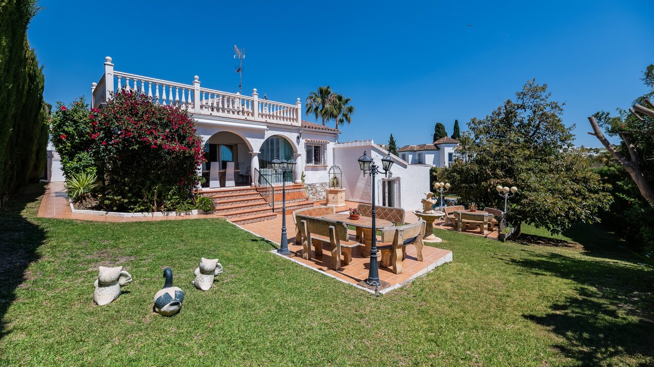 Villa im klassischen Stil in Rio Real in der Nähe von Marbella