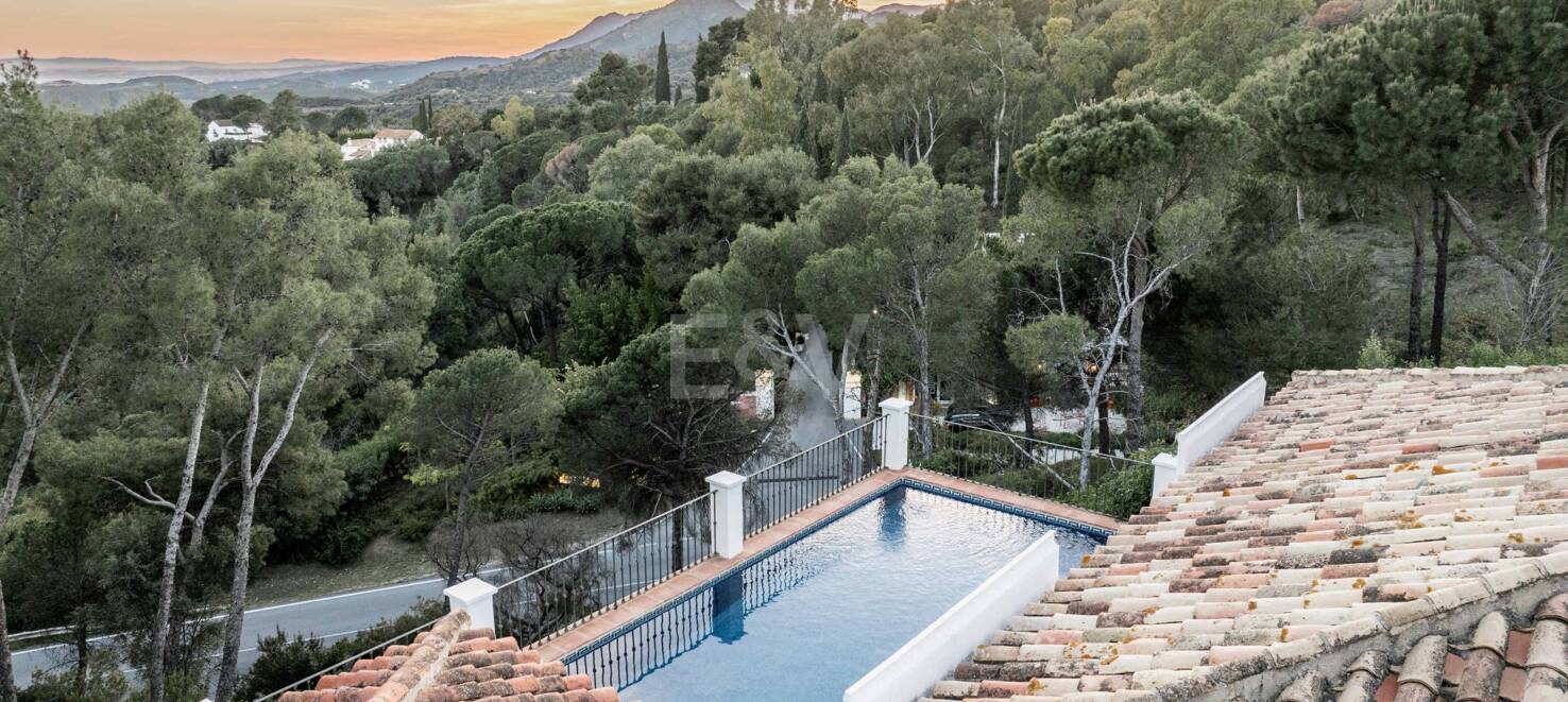 Charmante Villa im Cortijo-Stil in El Madroñal, Benahavís