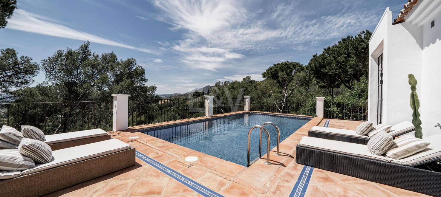 Charmante Villa im Cortijo-Stil in El Madroñal, Benahavís