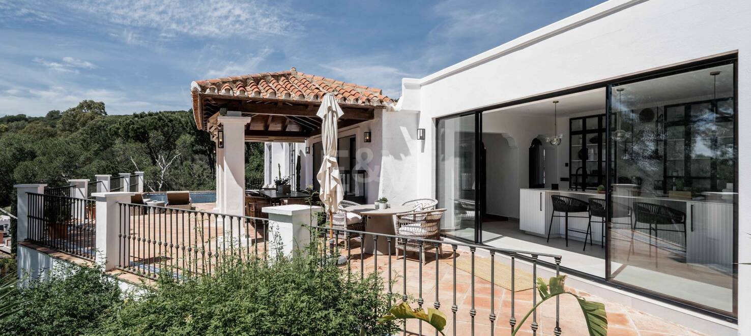 Charmante Villa im Cortijo-Stil in El Madroñal, Benahavís