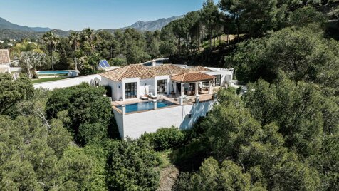 Urocza Cortijo Style Villa w El Madroñal, Benahavís