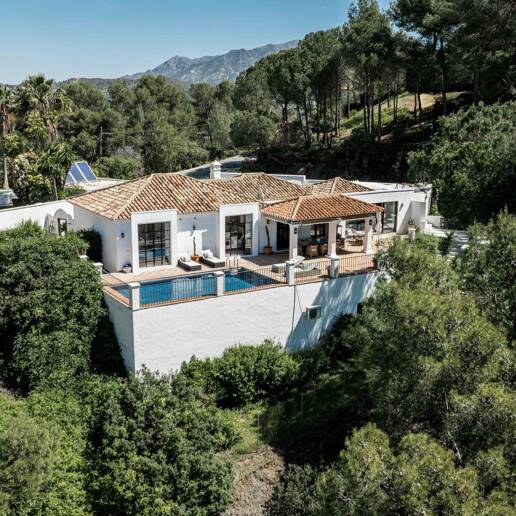 Charmante Villa im Cortijo-Stil in El Madroñal, Benahavís