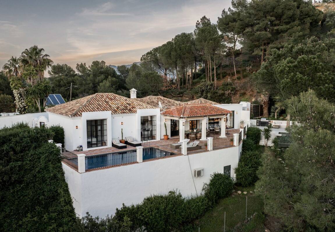 Charming Cortijo Style Villa in El Madroñal, Benahavís