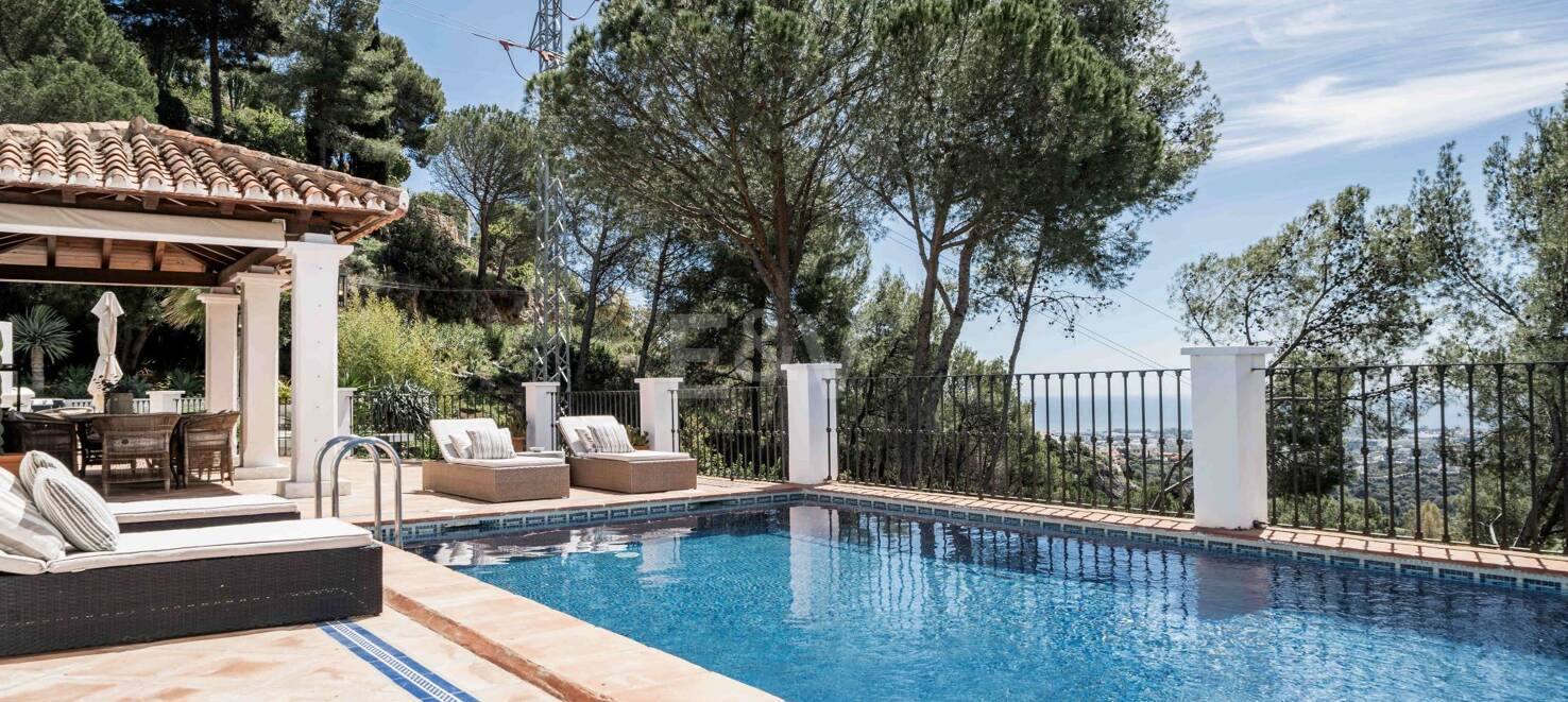 Charmante Villa im Cortijo-Stil in El Madroñal, Benahavís