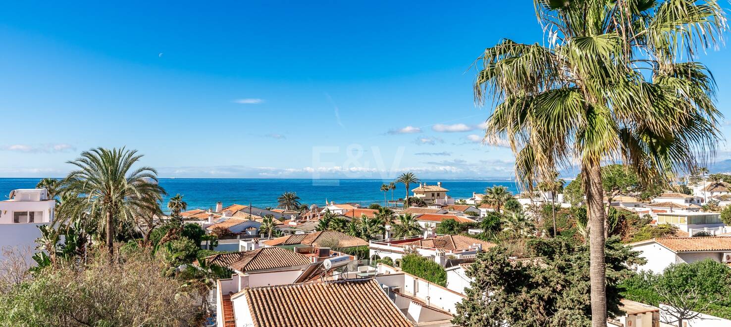 C'est pas vrai. Villa jumelée à moins de 100 mètres de la plage