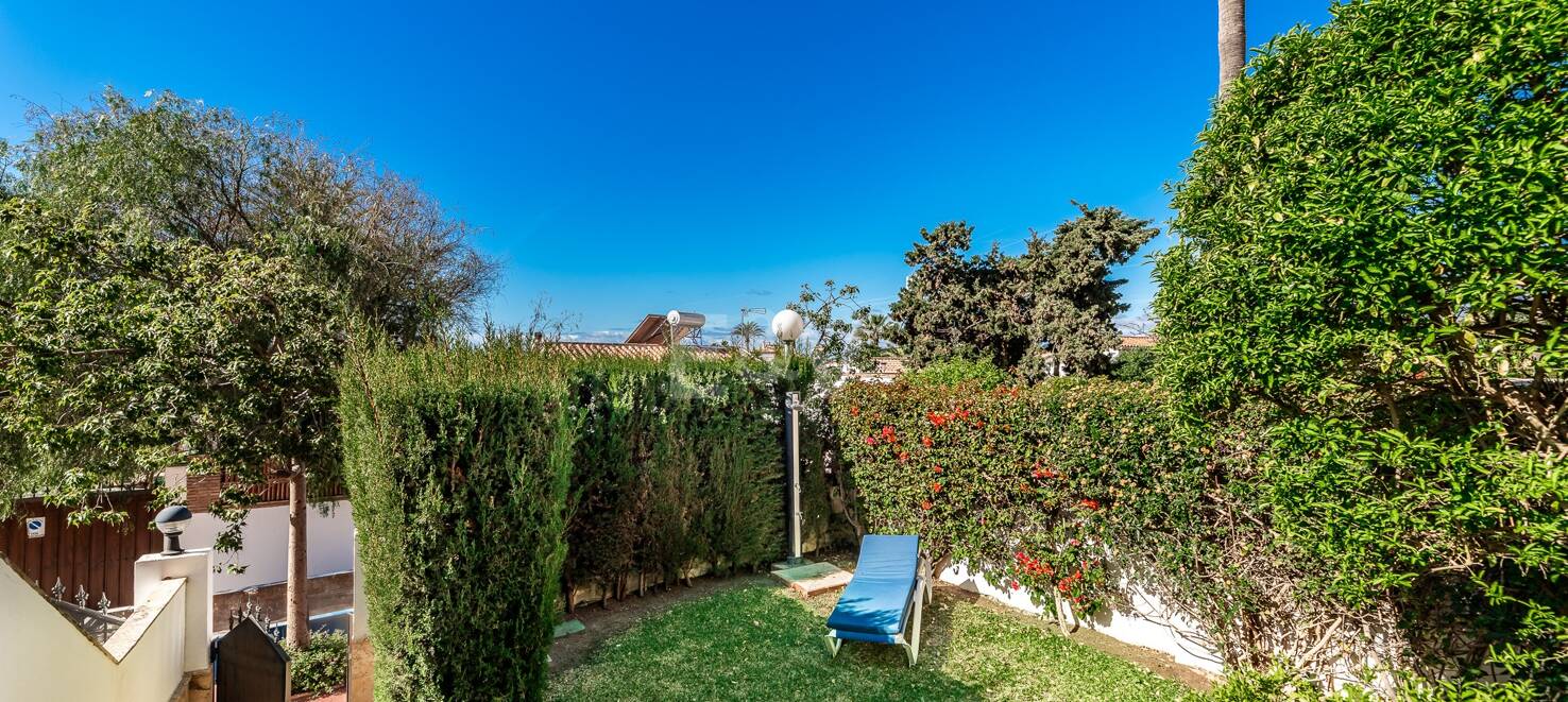 C'est pas vrai. Villa jumelée à moins de 100 mètres de la plage