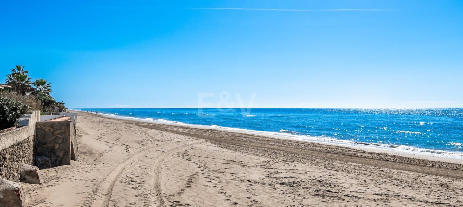 C'est pas vrai. Villa jumelée à moins de 100 mètres de la plage