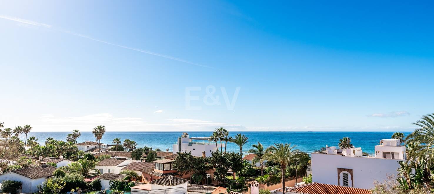 C'est pas vrai. Villa jumelée à moins de 100 mètres de la plage