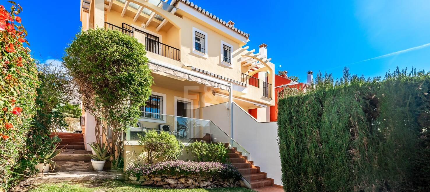 C'est pas vrai. Villa jumelée à moins de 100 mètres de la plage