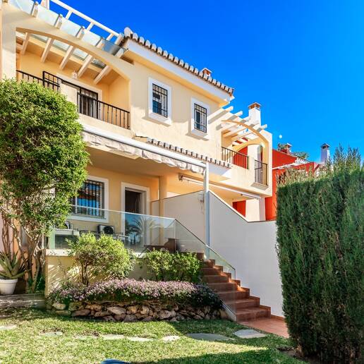 C'est pas vrai. Villa jumelée à moins de 100 mètres de la plage