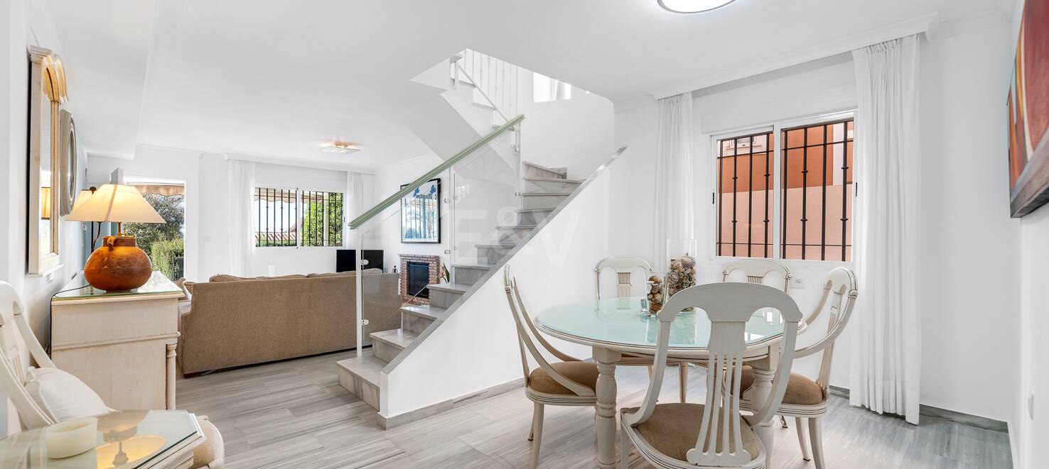 C'est pas vrai. Villa jumelée à moins de 100 mètres de la plage