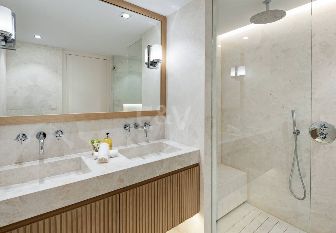 Villa de luxe à Nueva Andalucía dans un paradis de golf