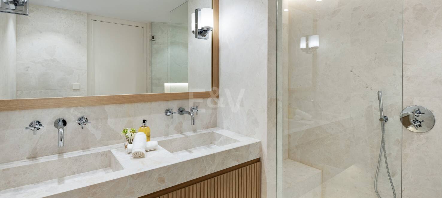 Luxury Villa in Nueva Andalucía set within a golf paradise