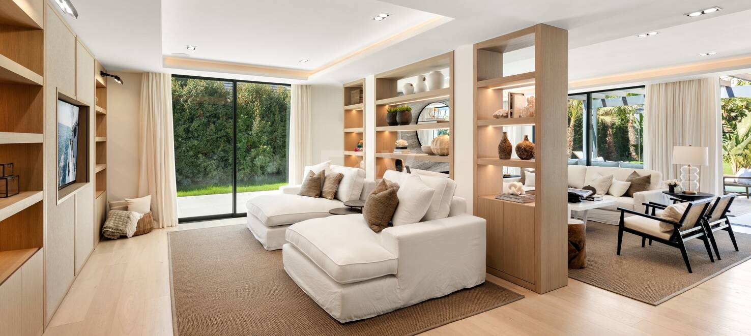 Luxury Villa in Nueva Andalucía set within a golf paradise