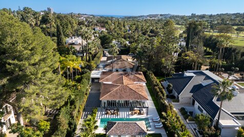 Villa de lujo en Nueva Andalucía ubicada en el paraíso del golf,