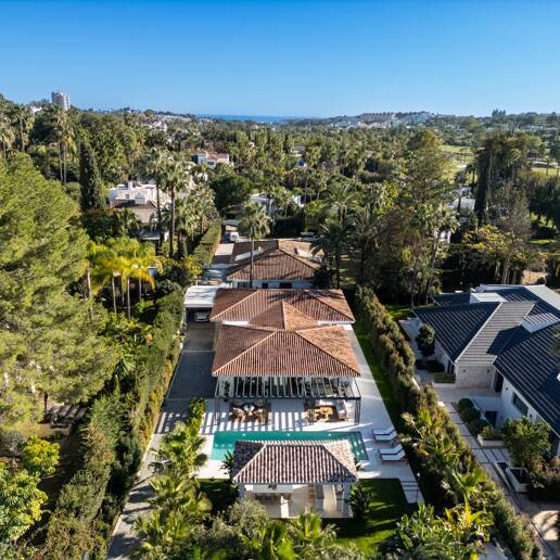 Luxury Villa in Nueva Andalucía set within a golf paradise