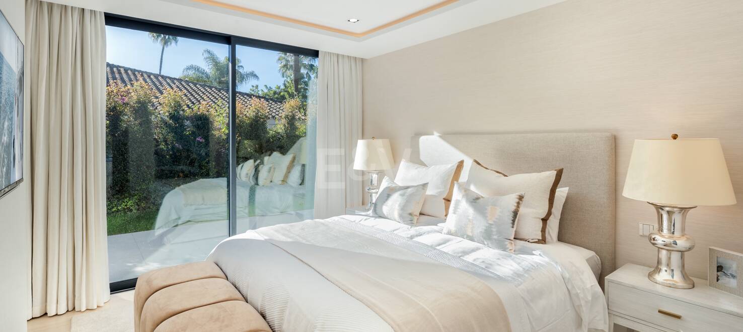 Luxury Villa in Nueva Andalucía set within a golf paradise