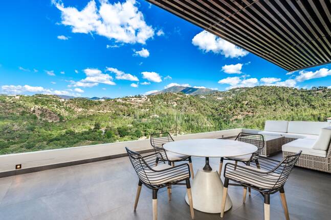 Villa moderna con vistas de 360 grados en Los Arqueros