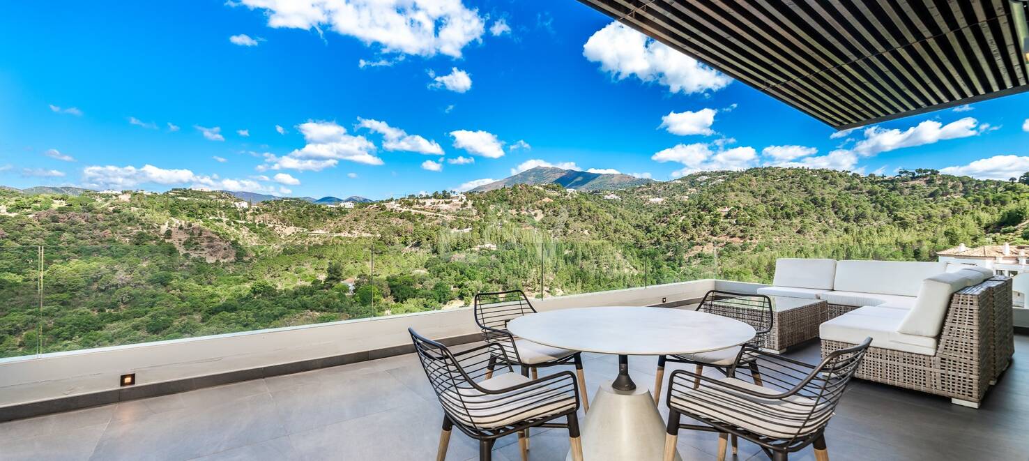 Modern villa with 360-degree views in Los Arqueros
