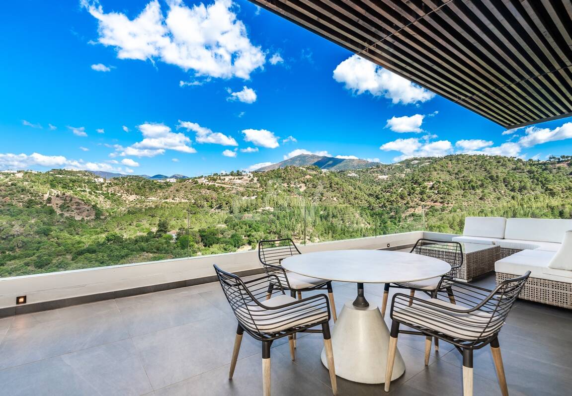 Villa moderna con vistas de 360 grados en Los Arqueros