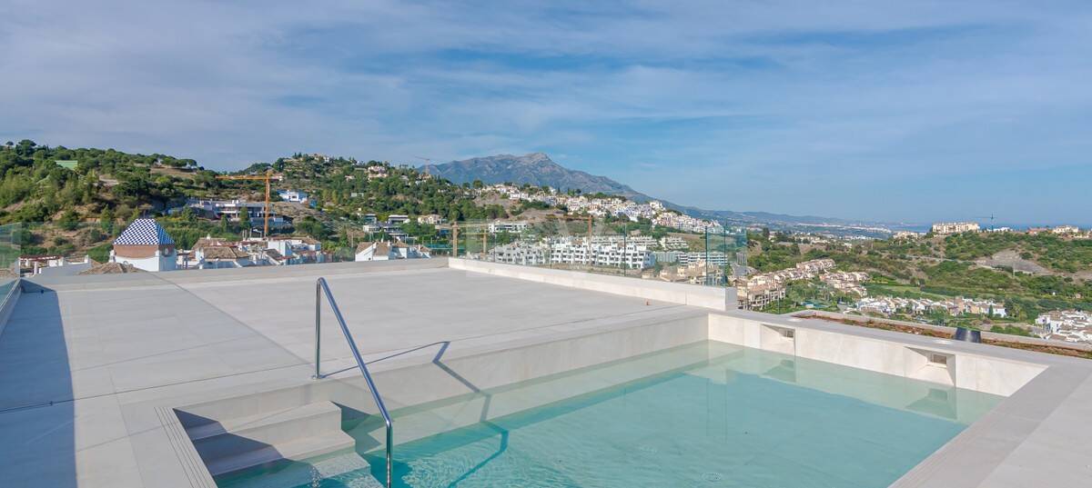 Modern villa with 360-degree views in Los Arqueros