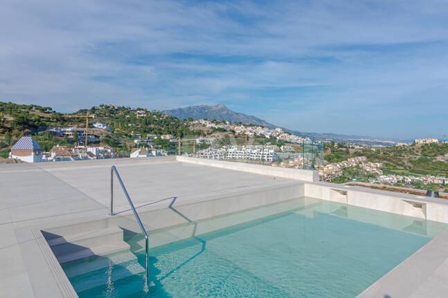 Villa moderna con vistas de 360 grados en Los Arqueros