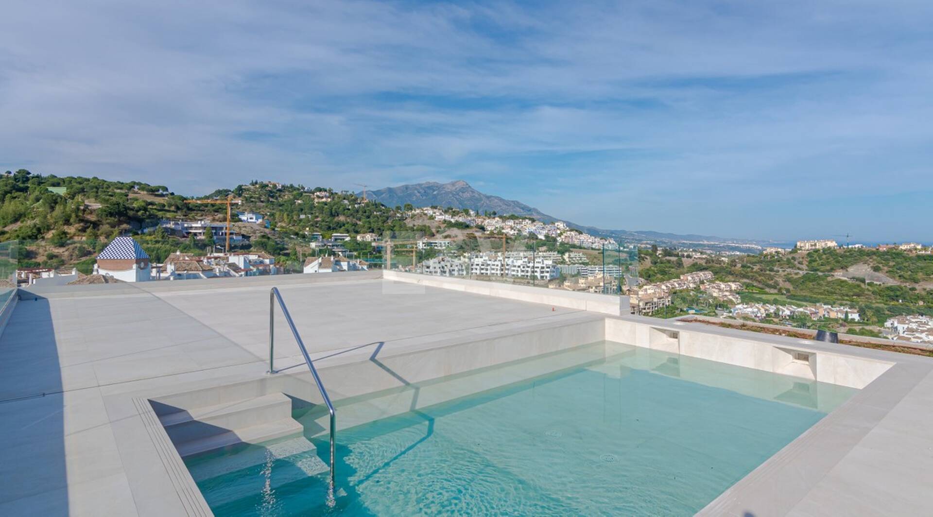 Modern villa with 360-degree views in Los Arqueros