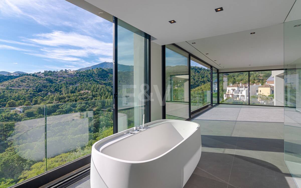 Villa moderna con vistas de 360 grados en Los Arqueros