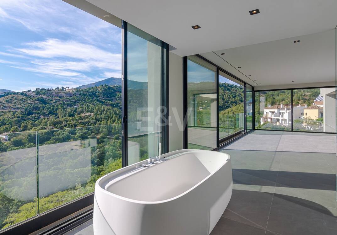 Villa moderna con vistas de 360 grados en Los Arqueros