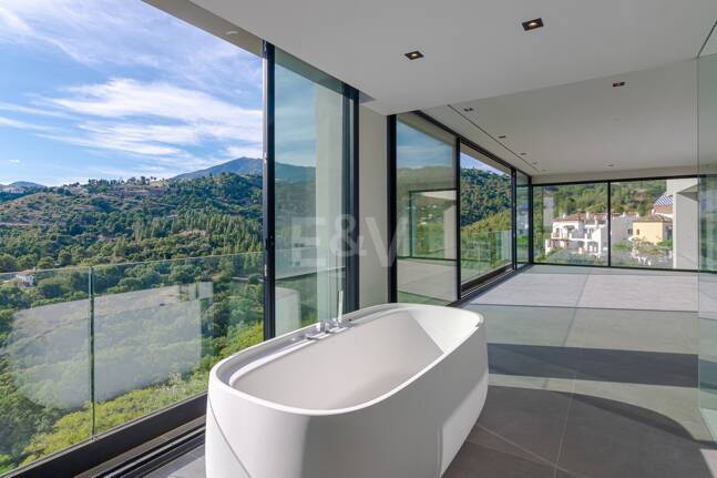 Villa moderna con vistas de 360 grados en Los Arqueros