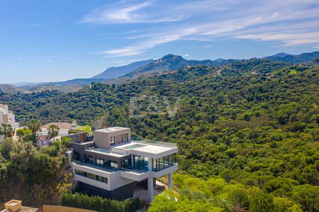 Villa moderna con vistas de 360 grados en Los Arqueros
