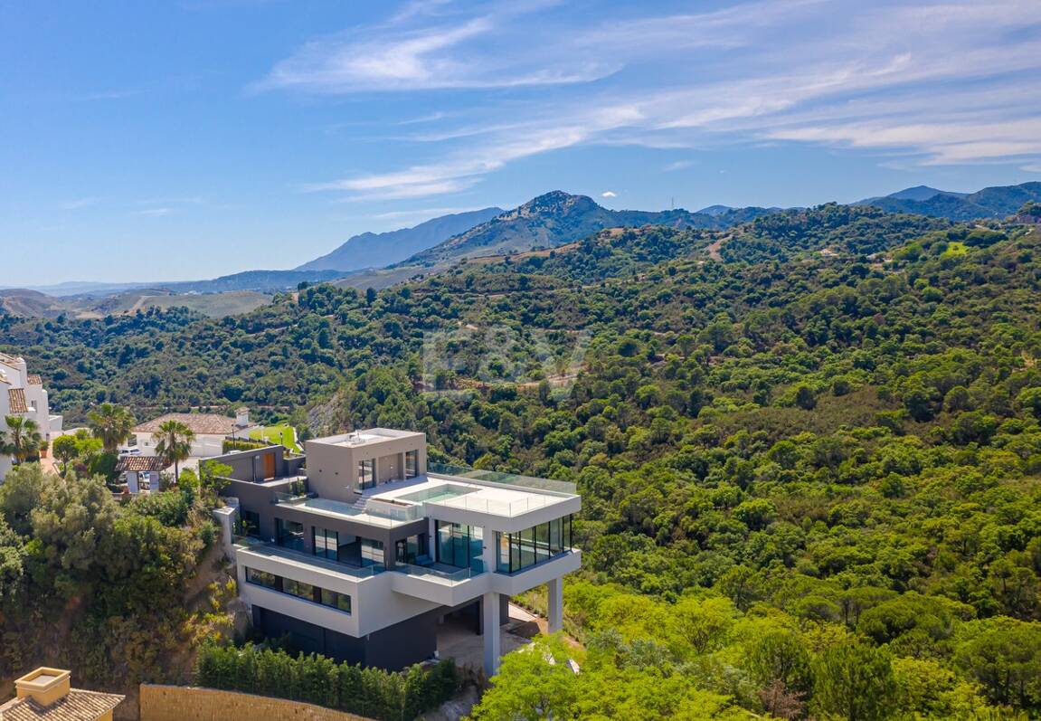 Villa moderna con vistas de 360 grados en Los Arqueros